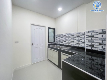 *****ทาวน์เฮ้าส์มือสองนนทบุรี ม.บัวทอง3 กาญจนาภิเษก เนื้อที่มากถึง 20 ตร.ว. ฟังก์ชัน 3 ห้องนอน 2 ห้องน้ำ 2 ที่จอดรถ บ้านรีโนเวทใหม่ พร้อมเข้าอยู่ บนทำเลเดินทางสะดวก ติดรถไฟฟ้าสายสีม่วง "สถานีคลองบางไผ่" ใกล้เซ็นทรัลเวสต์เกต ห้ามพลาด!